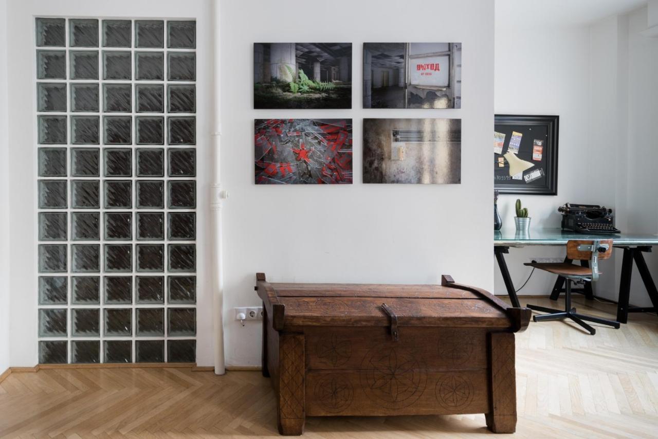 Smart, Stylish In The Heart Of Apartment *